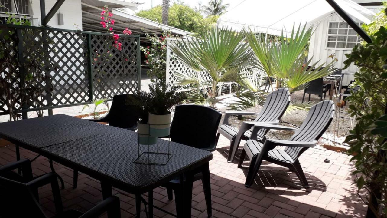 Palm Trees Apartments Willemstad Bagian luar foto