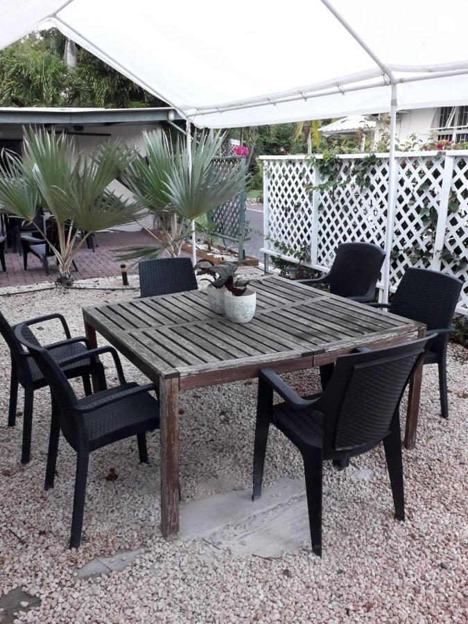Palm Trees Apartments Willemstad Bagian luar foto